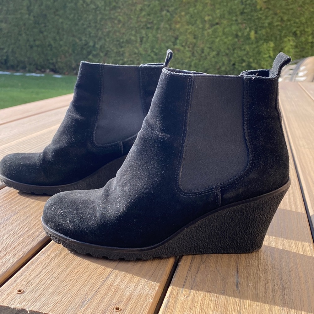🖤 La Canadienne winter black suede chelsea winter wedge boots 8.5